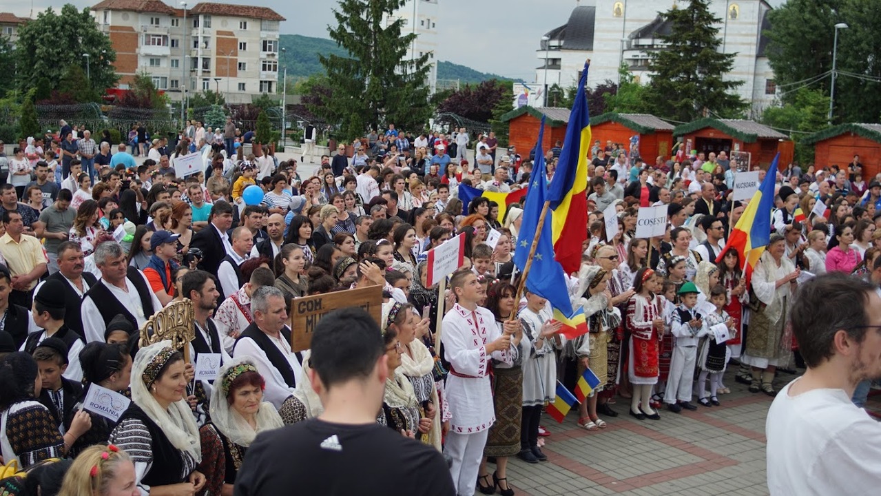 Omagiu costumului popular românesc. Ziua Portului Tradiţional, marcată la Mioveni