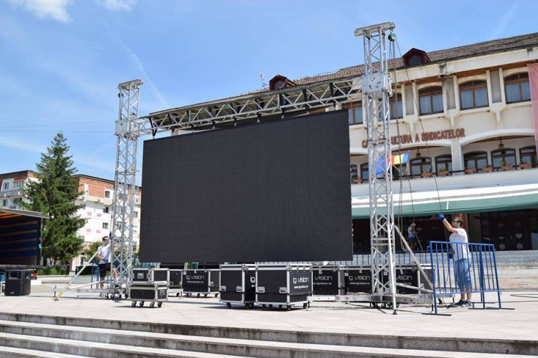 Pe Platoul din Centrul Civic din Mioveni va fi montat un ecran LED