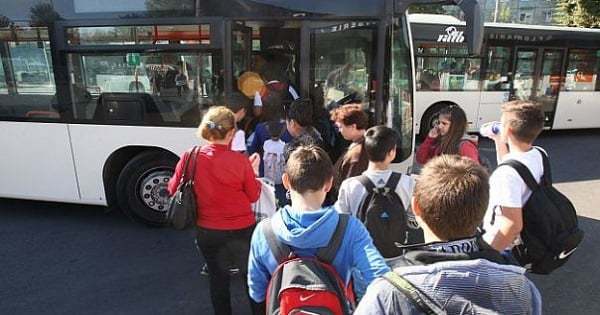 Elevii din Mioveni care învață în școlile și liceele din Pitești au transport urban gratuit pe autobuzele Publitrans!